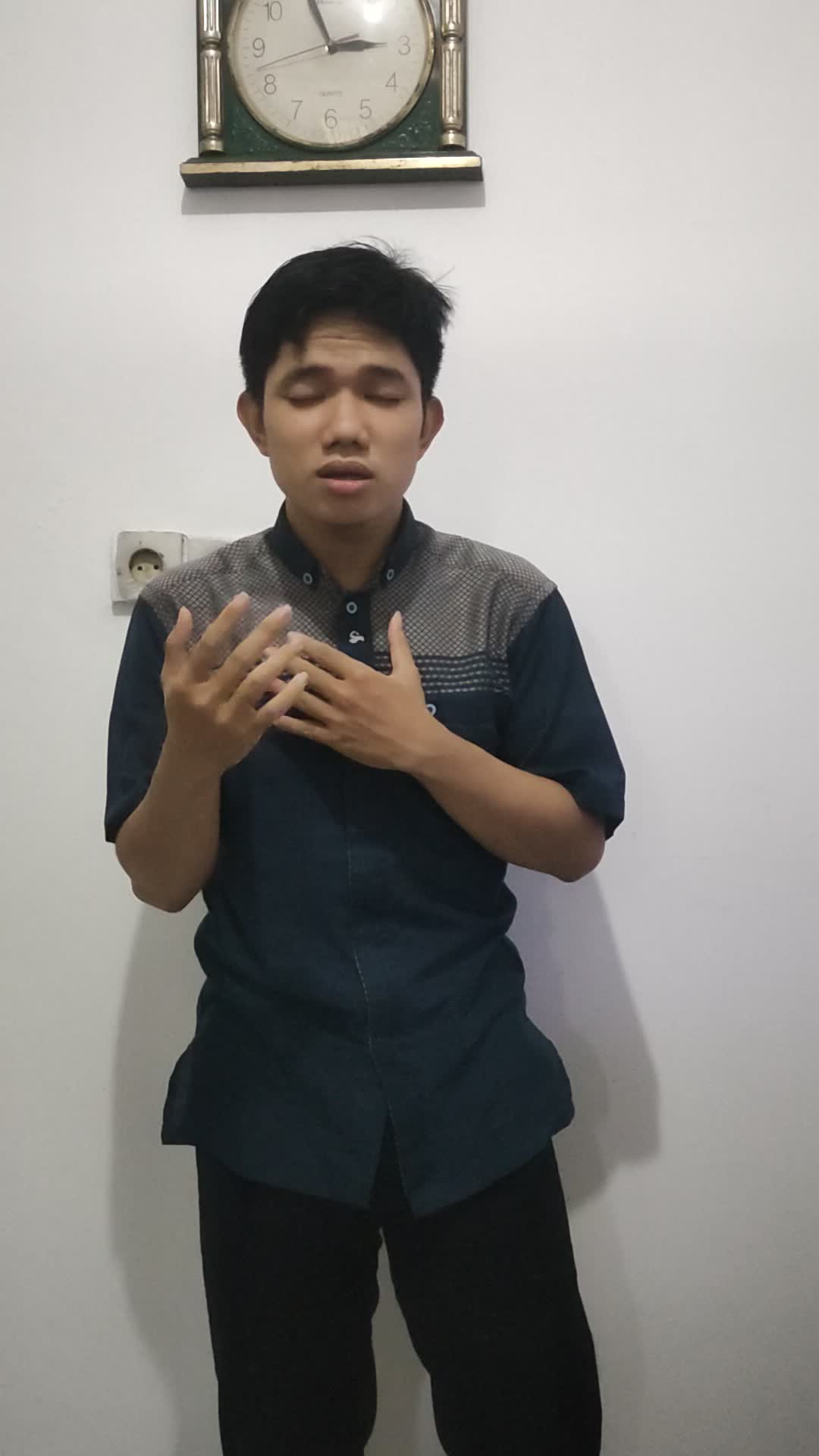 Spesial untuk audisi kali ini saya akan menyanyikan lagu Allah Aghisna