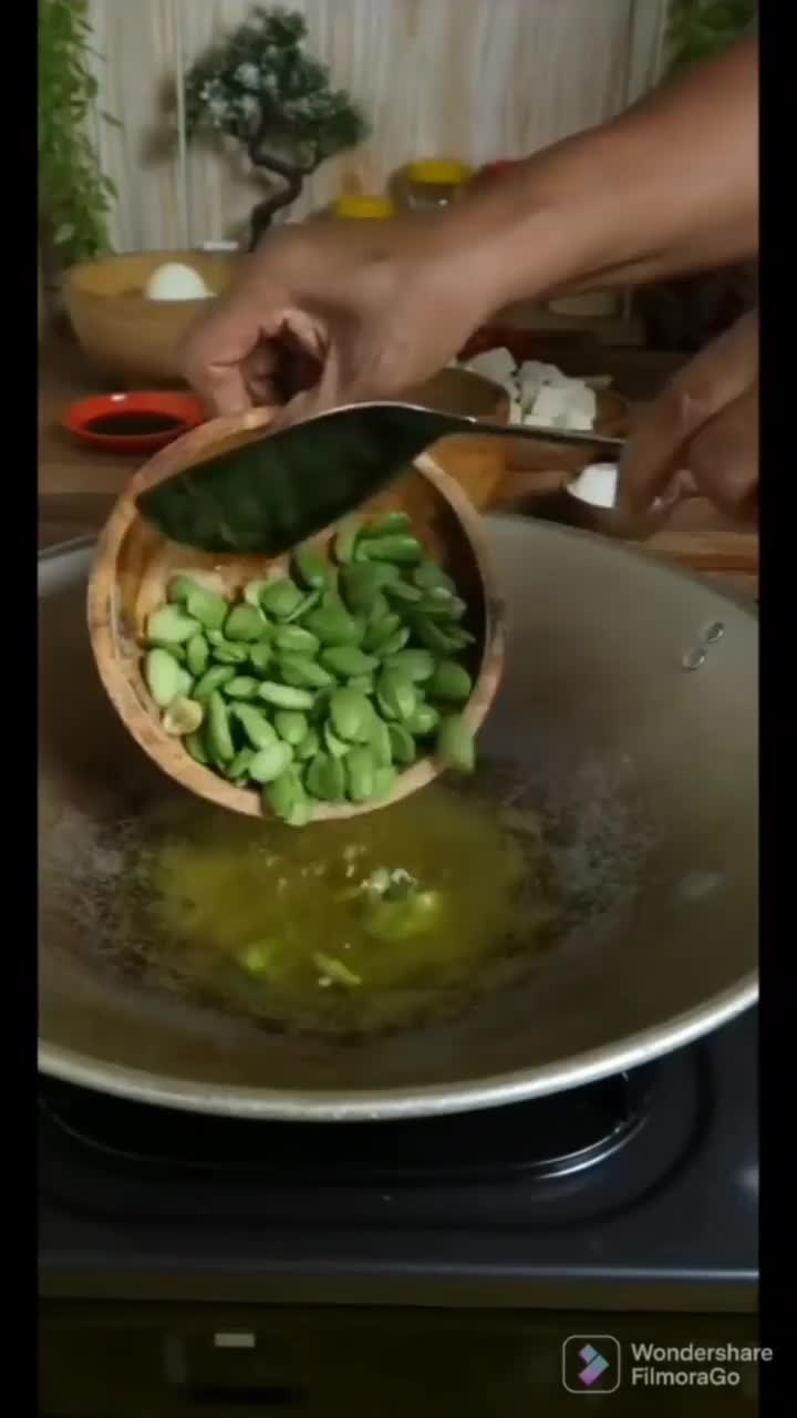 Tumis Telor Kacang Panjang Dengan Sambel Pedas