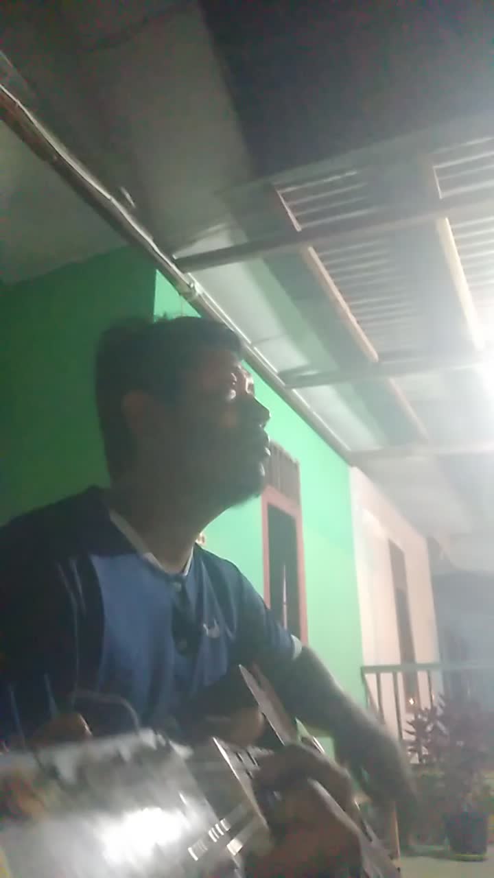 assalamuaikum. salam semua saya citra santoso lubuk pakam. lagu karya saya judul (TERBANG)