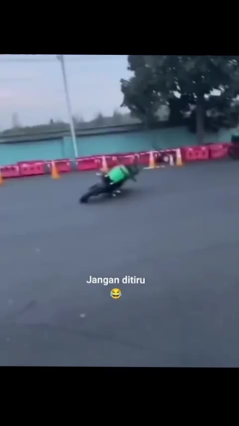 JANGAN DITIRU. diduga pengemudi ngantuk