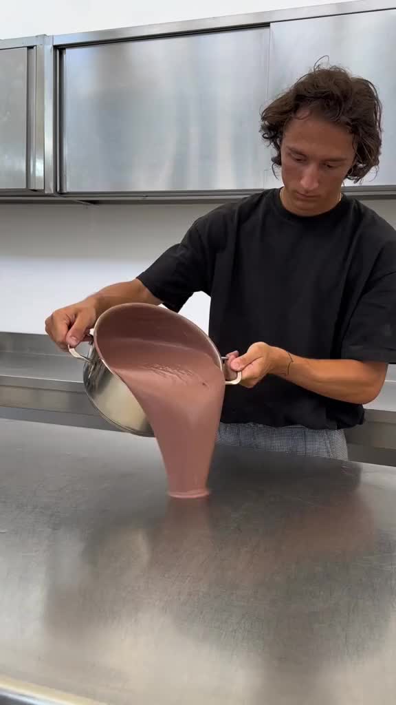 A blackberry Nuvolina a pastrychef