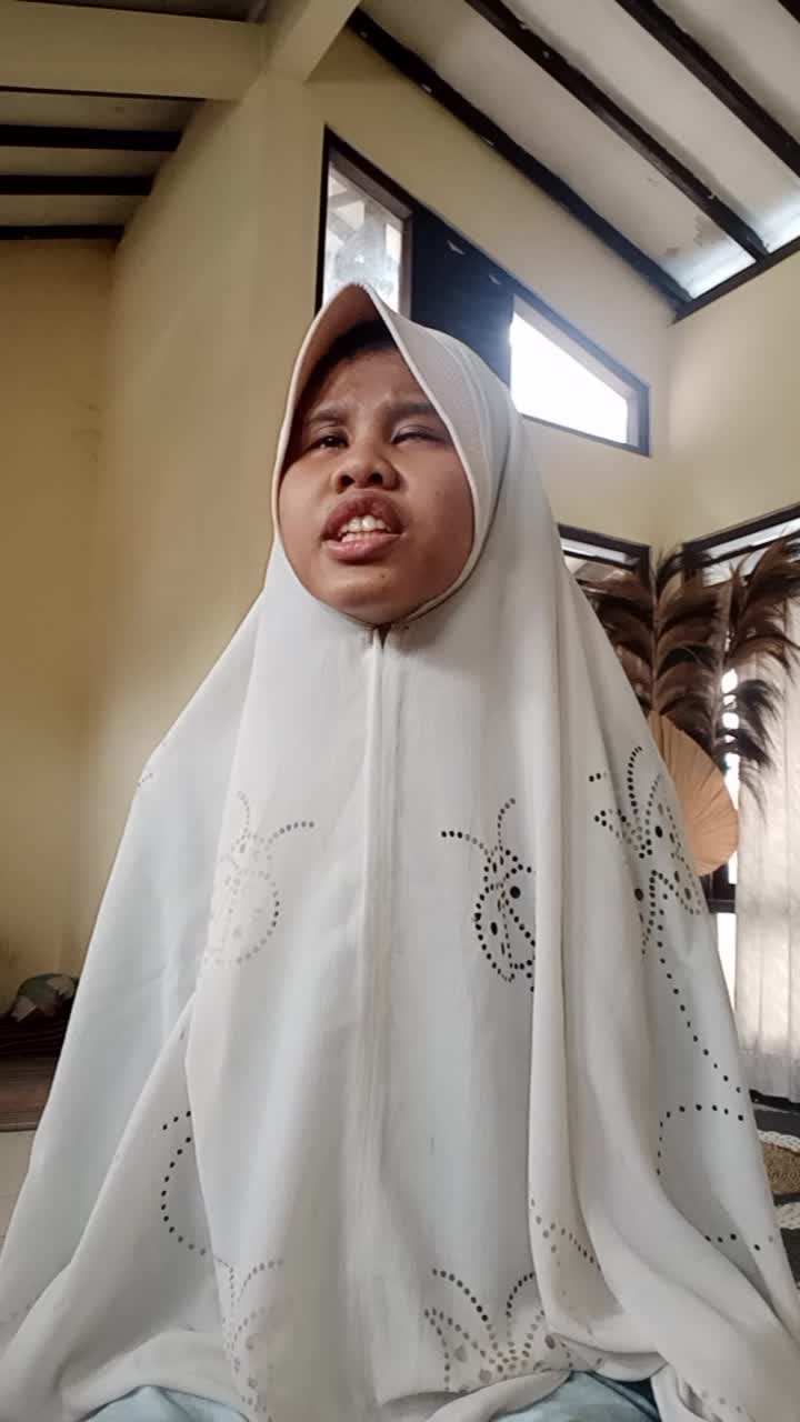 Farah Mujahidah Setya Ningrum,Yogyakarta,18 tahun,   ASSAMUALAIKA 
