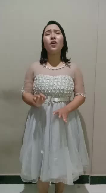 Halo semua perkenalkan Saya KIKI REVALINA umur 26 tahun asal TULUNGAGUNG, JAWA TIMUR. #ONLINEAUDITIONRISINGSTARINDONESIADANGDUT