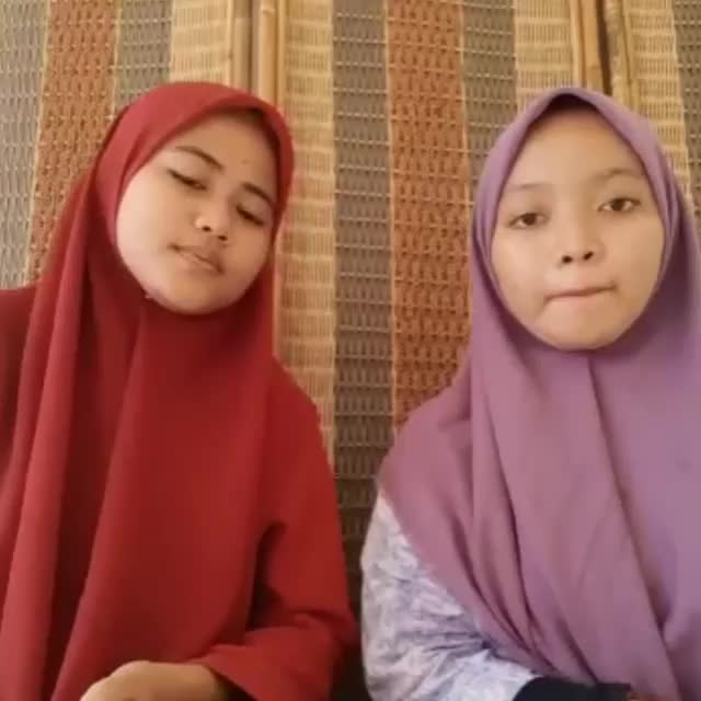 Nabila Rida Umama & Hilda Maria Ulfa, 23 April 2000 & 10 Oktober 2001, 20 Tahun, Jember, Mahasisiwi, Menyanyi, ingin mensyiarkan agama lewat