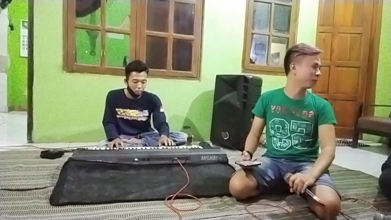 Stasiun Tugu Berhubung saya asli orang Jawa coba upload lagu Jawa dari mas Dimas blang