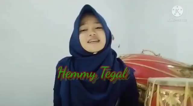 Nama: HEMMY RIFATUL MAWADDAH
Umur: 22 Tahun
Kota Asal: TEGAL-Jawa Tengah
Judul Lagu: Alaik Sholatillah