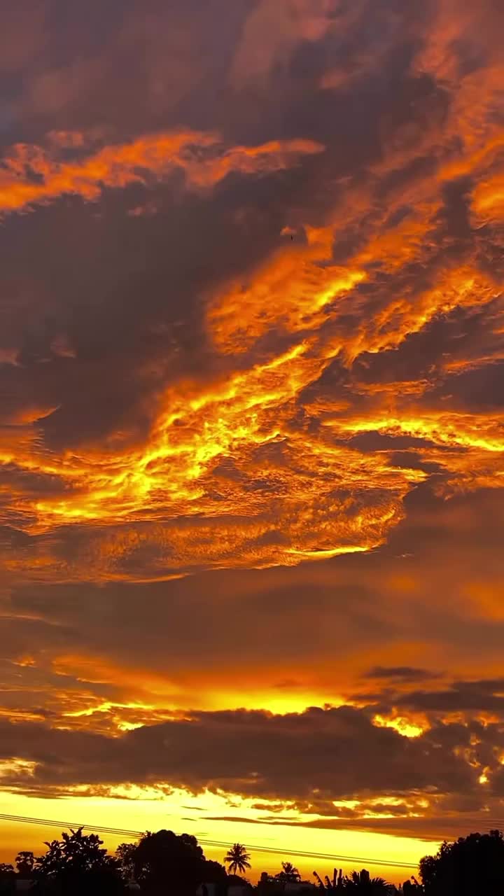 Kamu Lebih Pilih Pelangi Atau Senja
