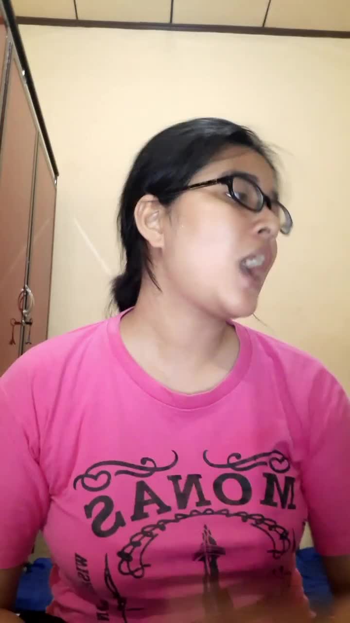 kuntilanak tetap tersenyum