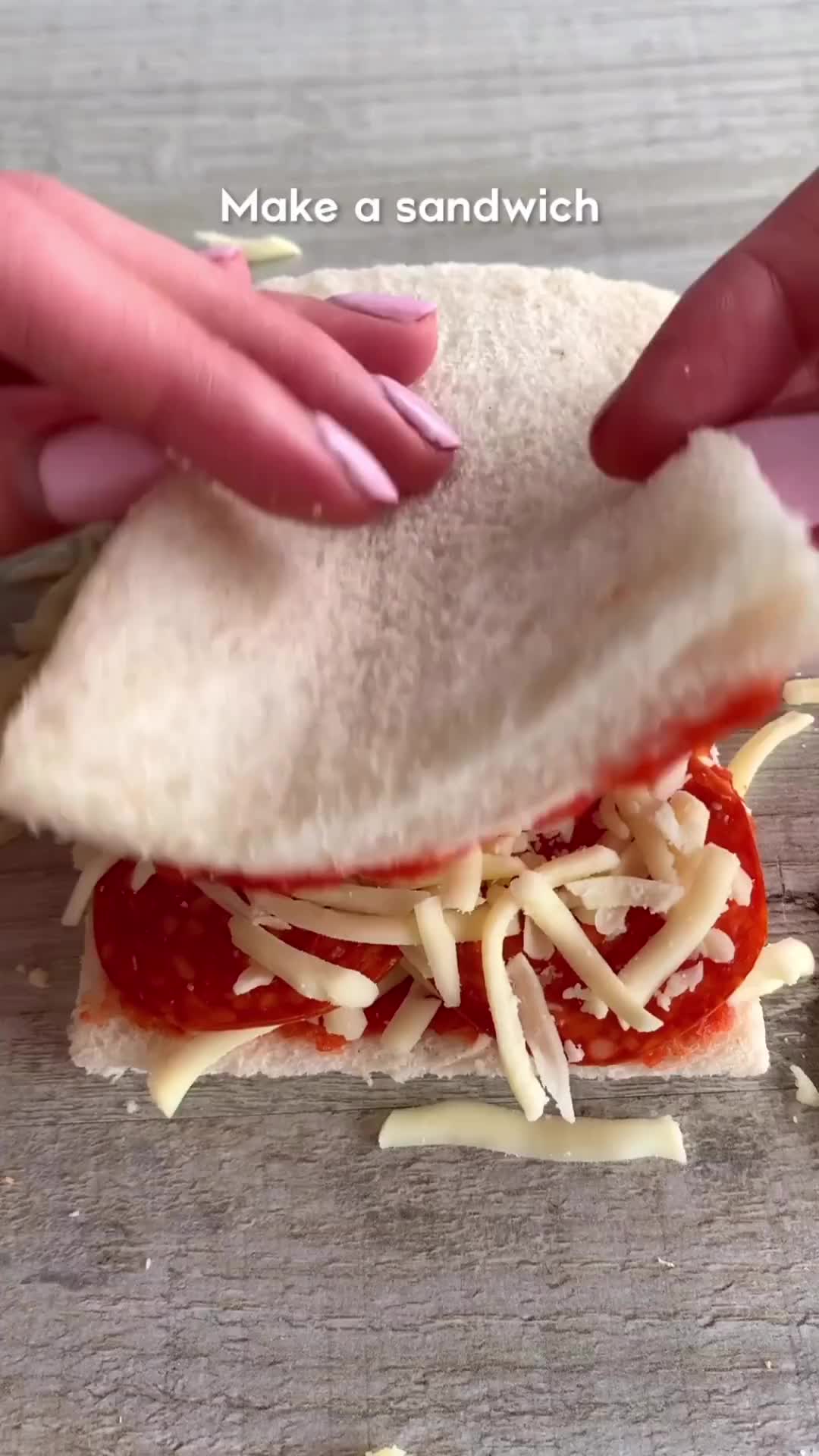 Pizza but make it french toast😋😋