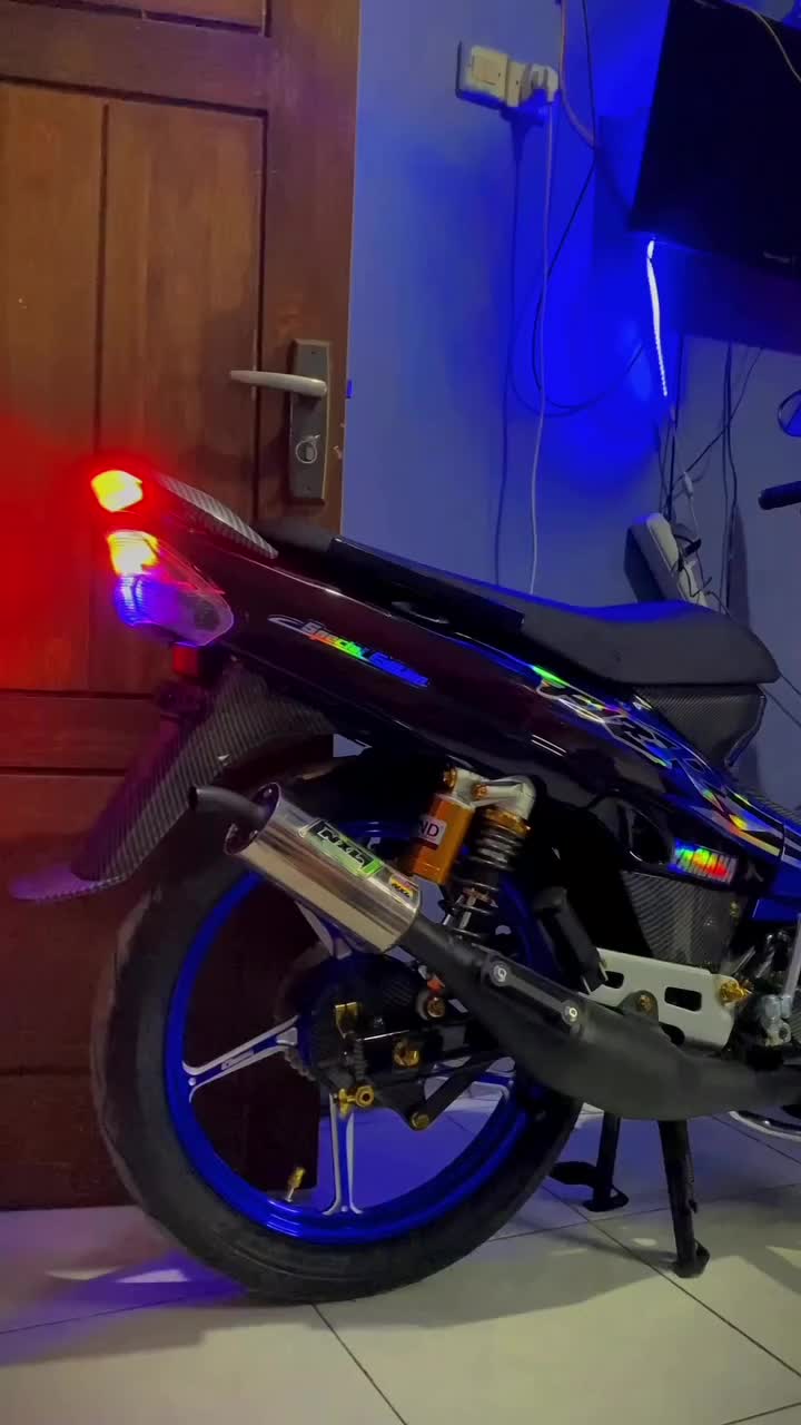 yang biru biru aja