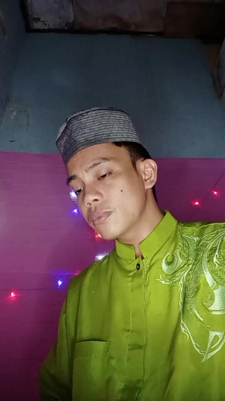 uji coba baca surah At-Tin ayat 1-8. semoga menambah keimanan kita semua setelah mendengar lantunan ayat suci Alqur'an. 🤲🤲😇😇