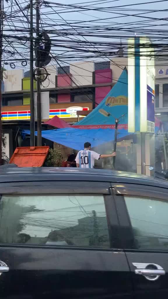 Bang Messi Lagi Beli Sate