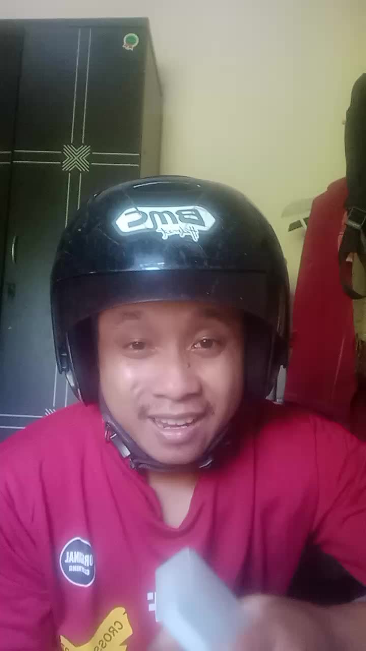 kita kan sibuk sana sini nyanyi habis idol hehe...bantu vote share n like.....