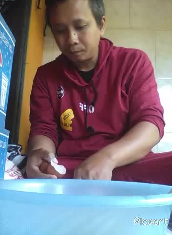 coba bikin kue nastar sendirian....#showyourtalent bantu vote share n like