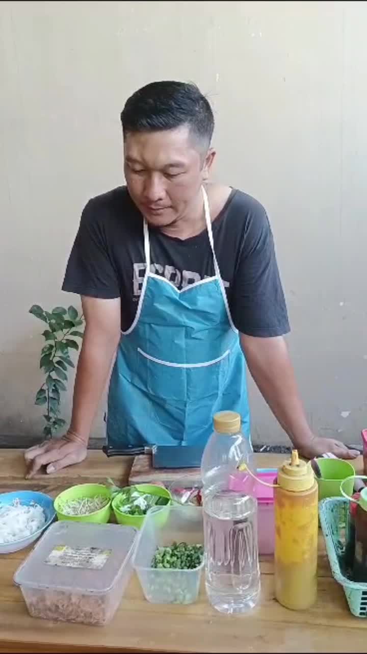 nama Aji, usia 40th dari Kota Malang dengan masakan Kwetiaw Goreng 