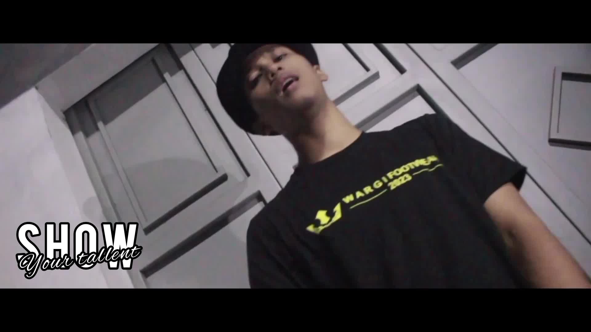 Hallo guys, jadi sekqrang ziyaad bawain lagu yang berjudul OBAT JUGA LUKA ciptaan Ziyaad sendiri