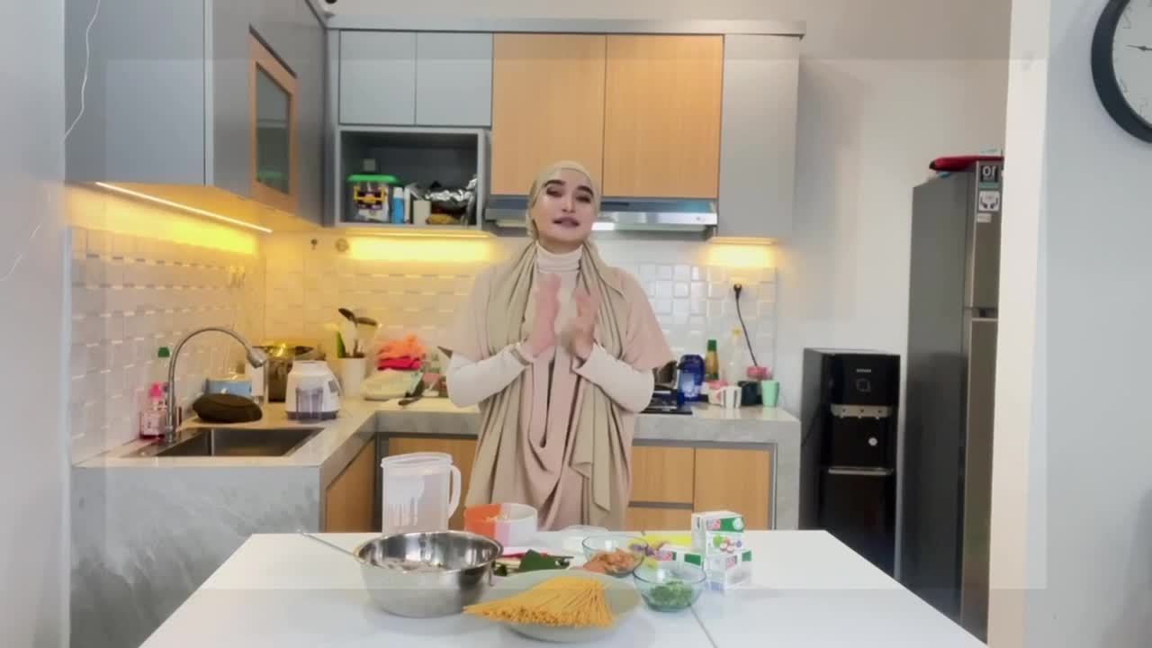 MIE CELOR GURIH, BIKIN NGILER NIH!
Penasaran kan?!?! Tunggu aku ya di Galeri MasterChef Indonesia Season 10😘
#onlineauditionmci10