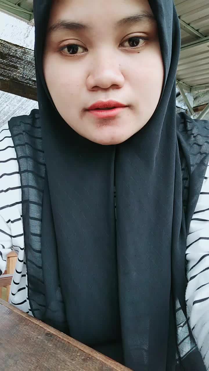 # Nama : Mutiara senja _ # Umur : 20 _ # kota Asal : Lamongan _# judul lagu : اشرقت شمس