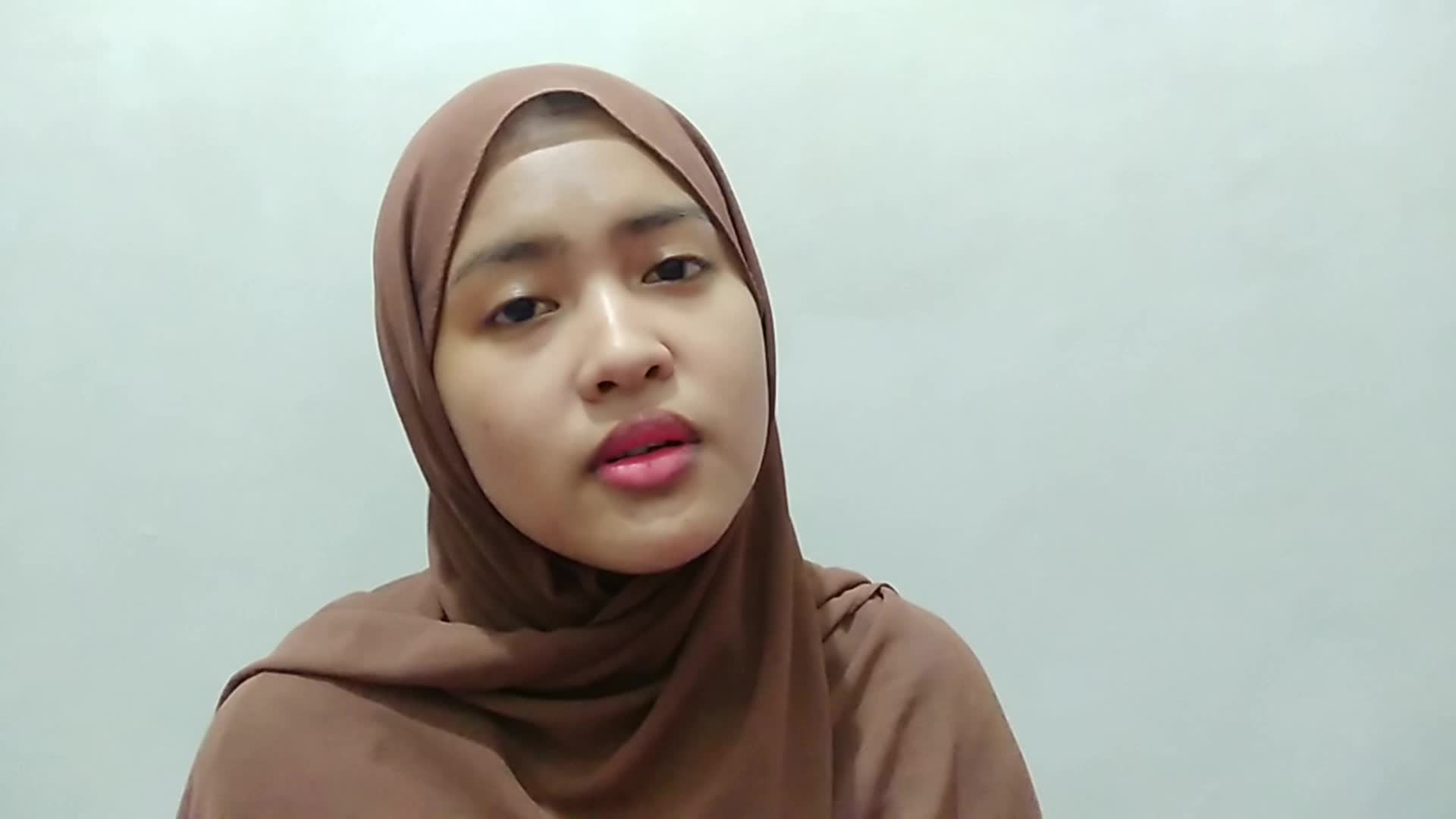 assalamualaikum nama saya rahmah? umur 17th dari palangkaraya,kalimantan tengah. hoby nyanyi. hrapan pengen banggain orng tua. wassalam?