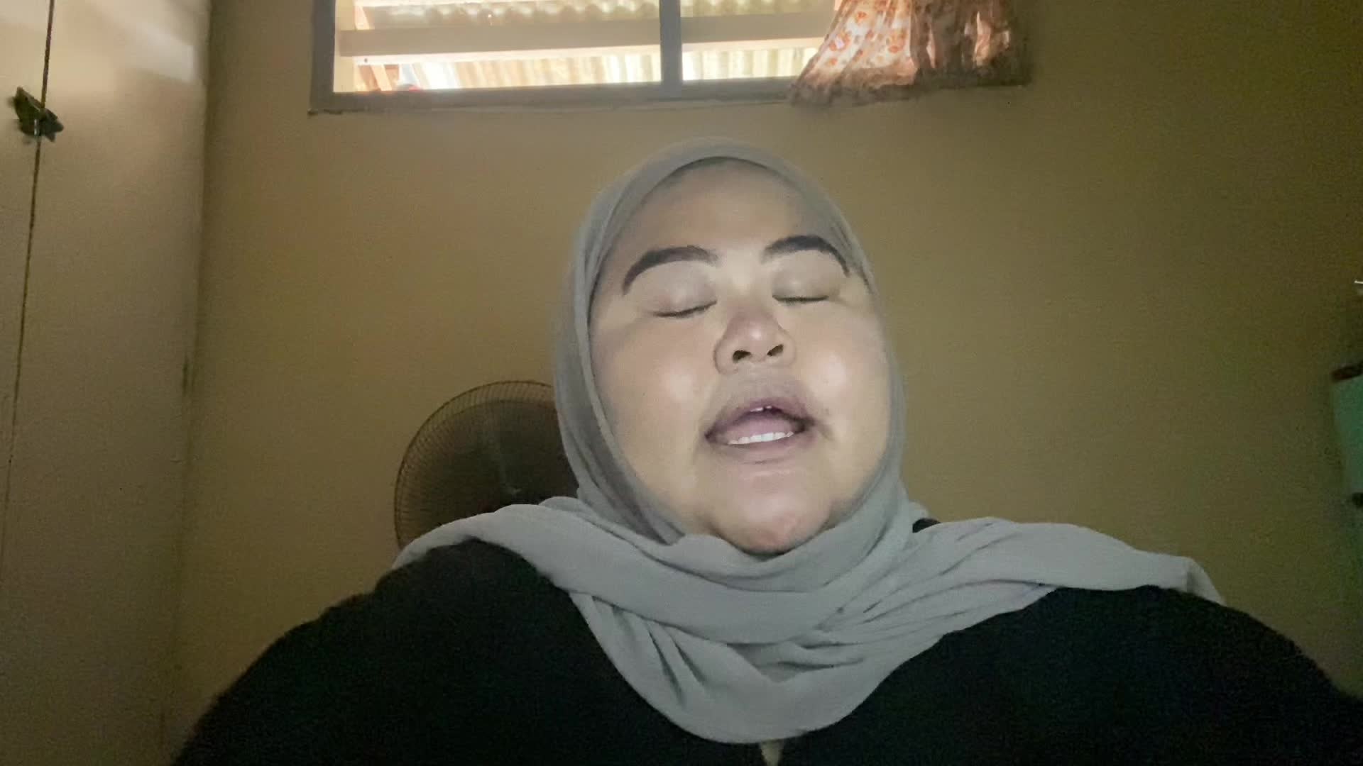 XFI2023 SOLO ALLIYAH RESKI PRATIWI 21 TAHUN KOTA MAKASSAR-WHEN I LOOK AT YOU