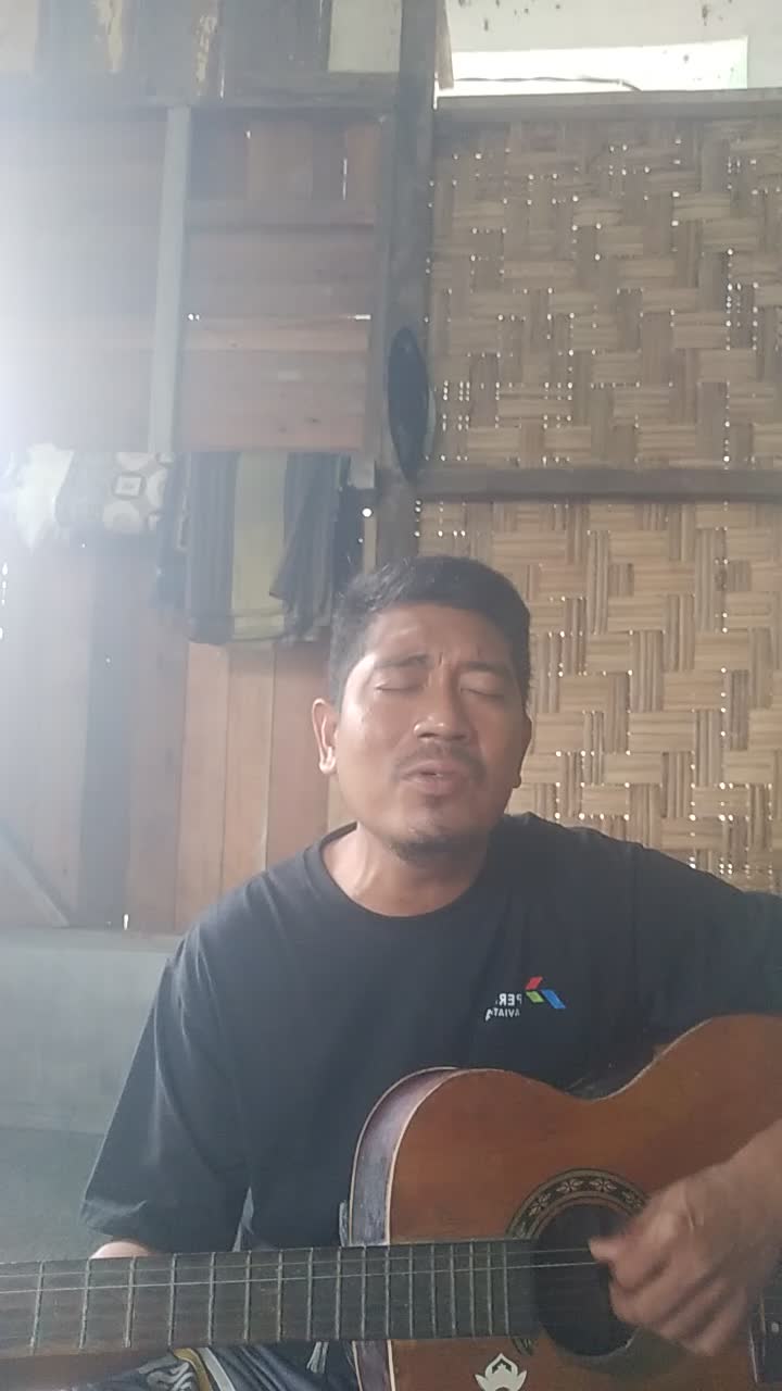 Assalamualaikum. Nama saya citra santoso. saya membawakan lagu karya sendiri. judulnya AKU . salam semuanya makasi. tonton saya makasi RCTI