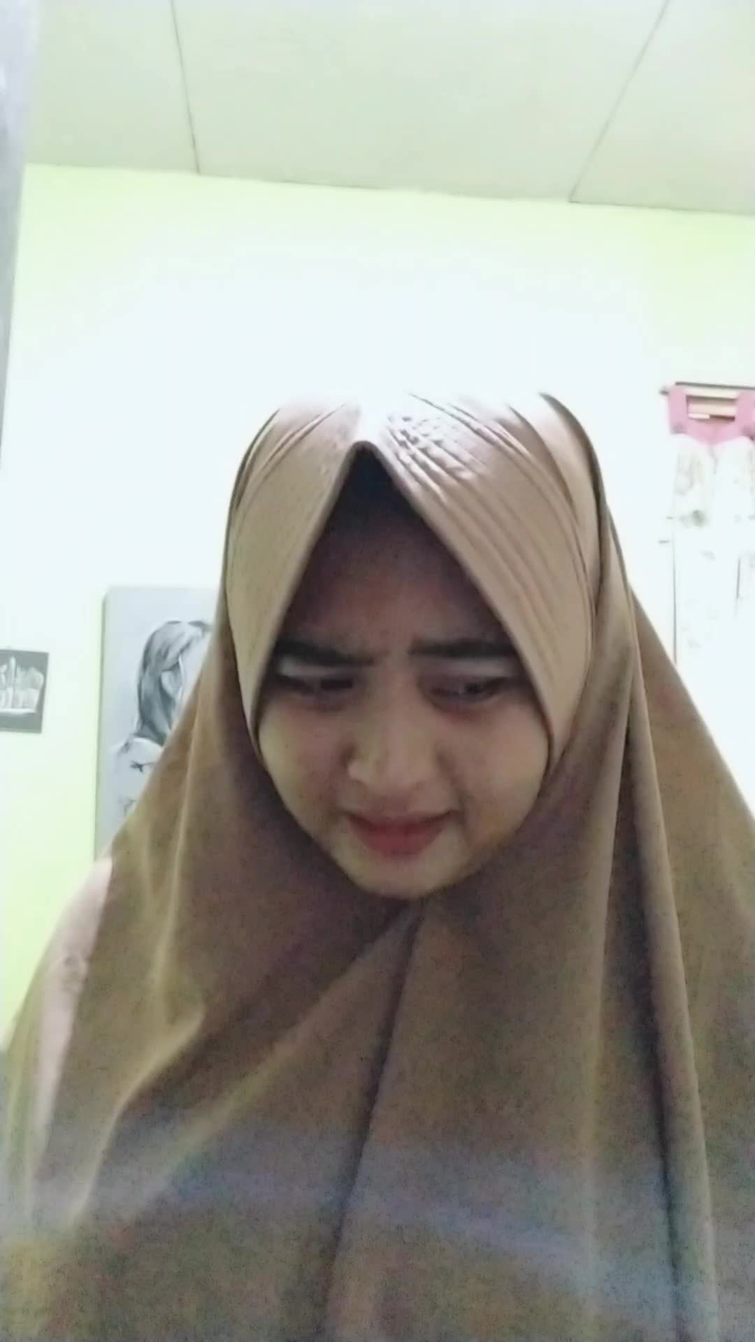 Nama : Herma Putri Prabu 23 Tahun . talent Show Acting .Perjodohan tanpa dilandasi 1 rasa cinta yang pada akhirnya berujung khdrn org ke3. 