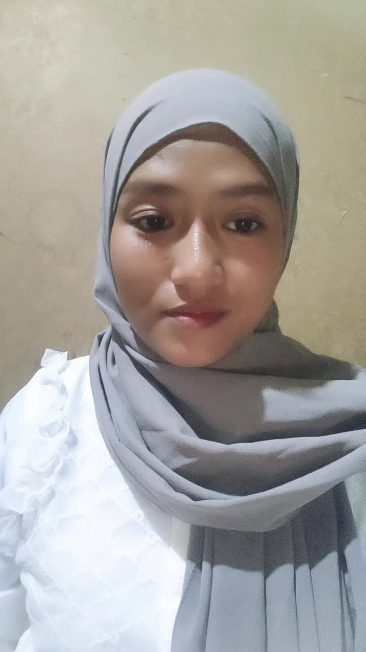 nama : rosmala Dewi nama panggung : maladewi umur : 27 tahun asal : makassar Sulawesi Selatan judul lagu : law Kana bainanal habib