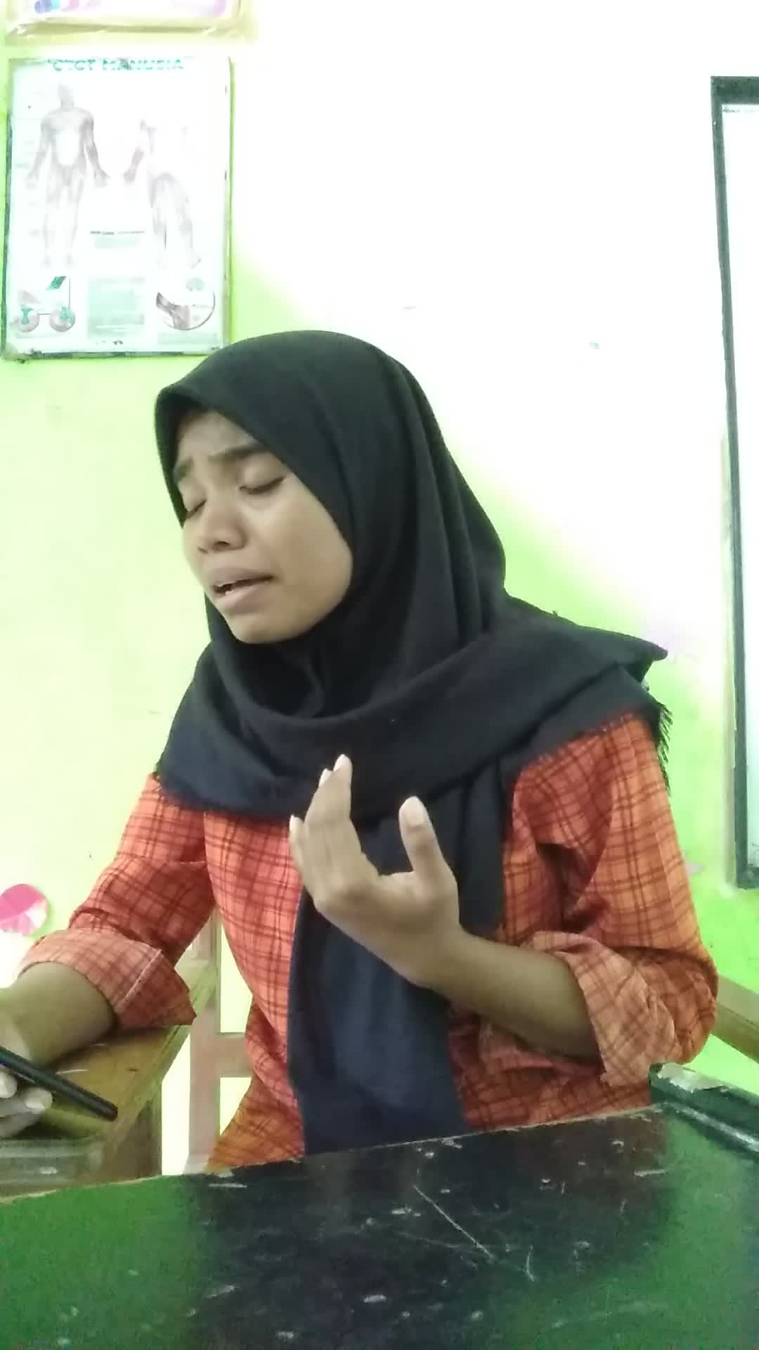 Vivi B. Hatari_18 thn_Maluku Utara