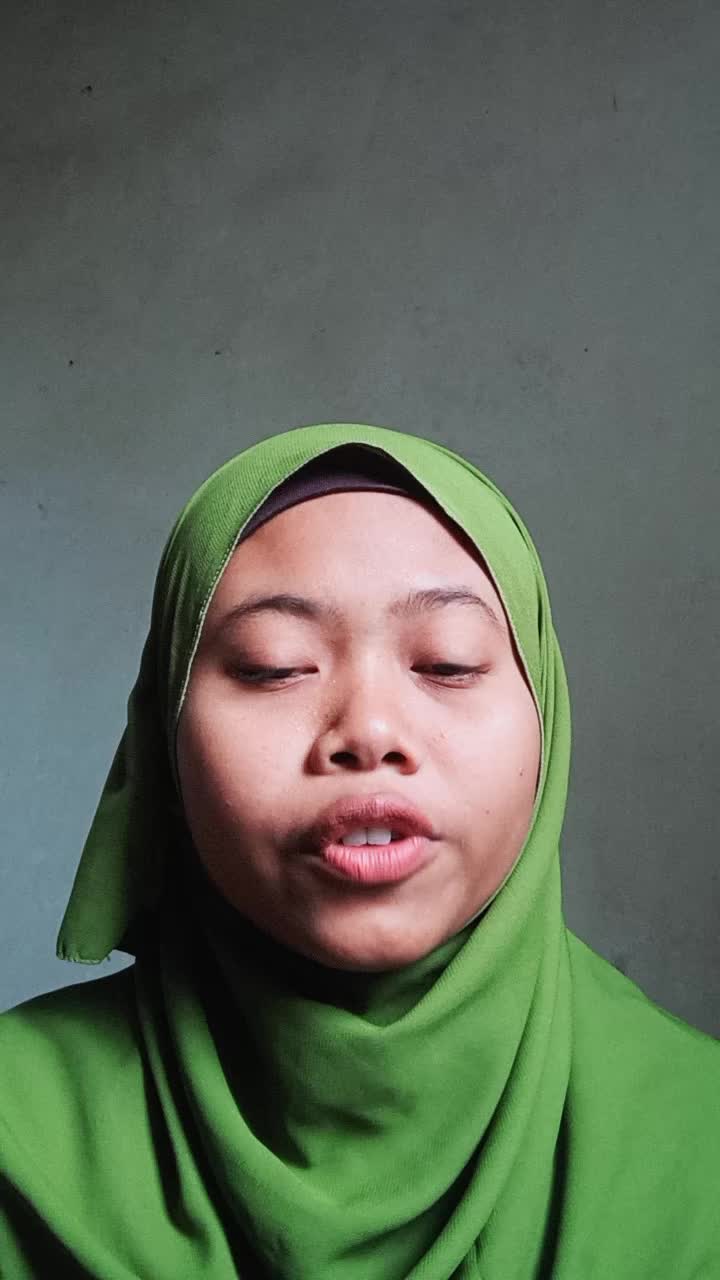 السلام عليكم ورحمه الله وبركاته.Nama:Maria Ameliya Umur:20thn Kota asal:Ponorogo Jawa timur Judul lagu:Saykhona#thevoiceramadangtv