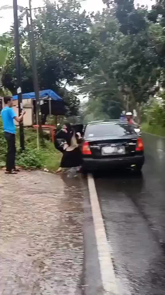 Jadi Pengen Beli Mobilnya