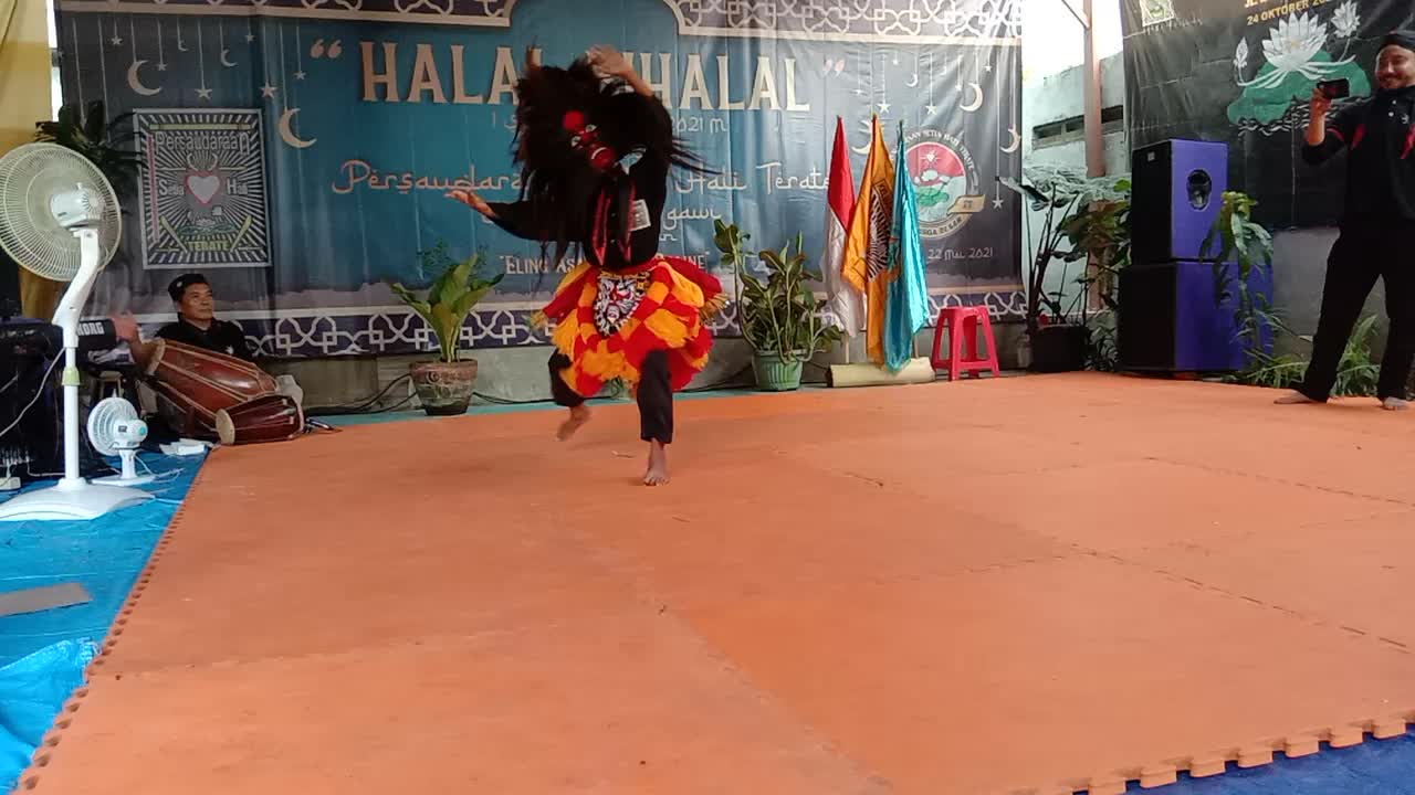 kombinasi silat PSHT dan Bujang Ganong 