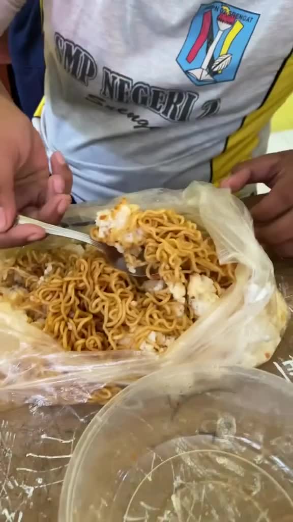 Mangkoknya Cuma Jadi Pajangan