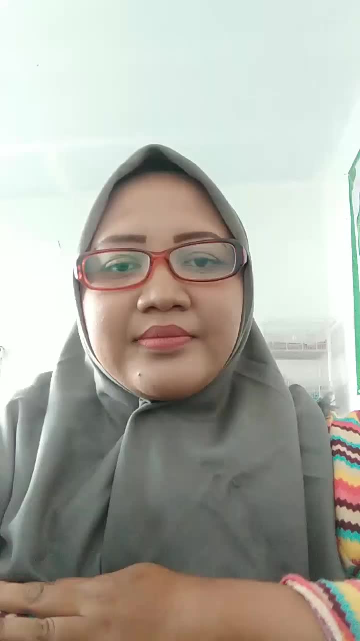 aduh mbak....jgn galak2 dong 🤭🤭🤭... jgn lupa vote saya ya guys.... 