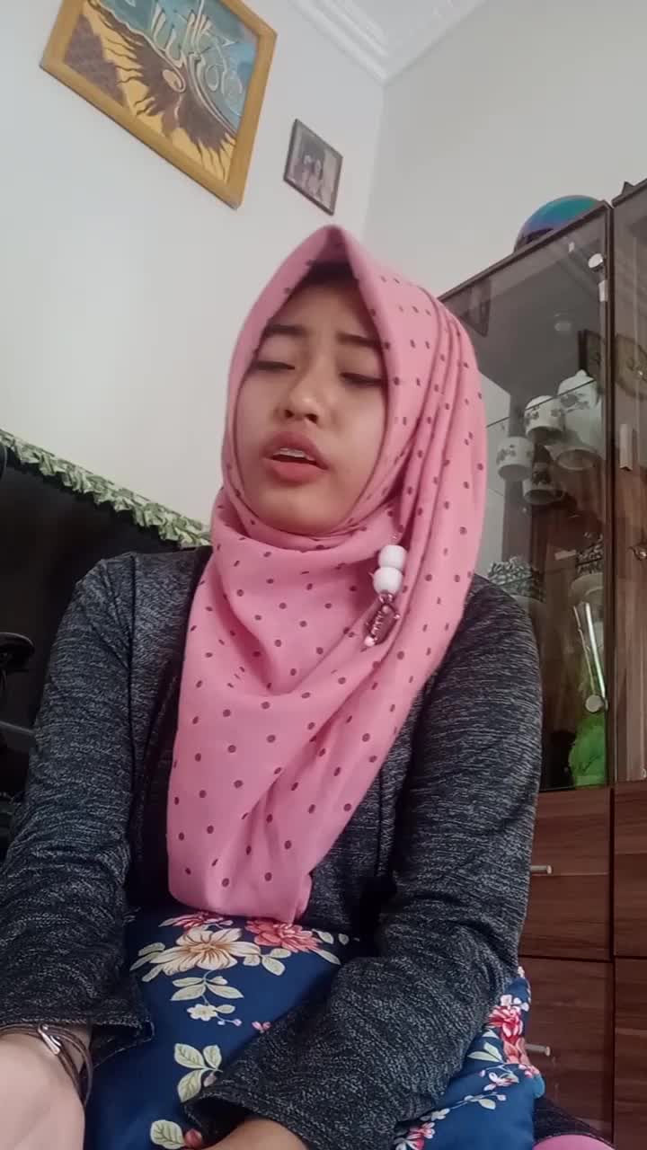 Nama : Febria Syabatini, Umur : 24, Asal : Pekanbaru, Riau. Hoby : Menjahit dan bernyanyi, Alasan : ingin mengambangkan bakat & membantu ort