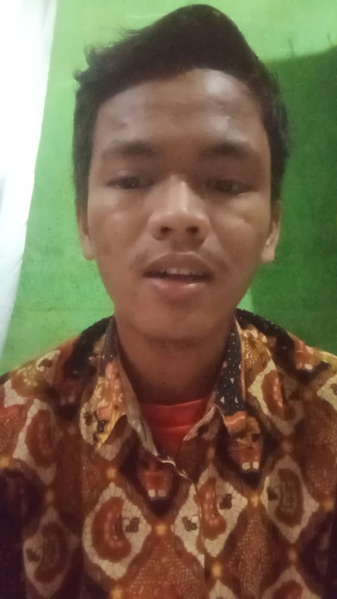 nama : Ahmad apriyansah,umur :20,asal medan