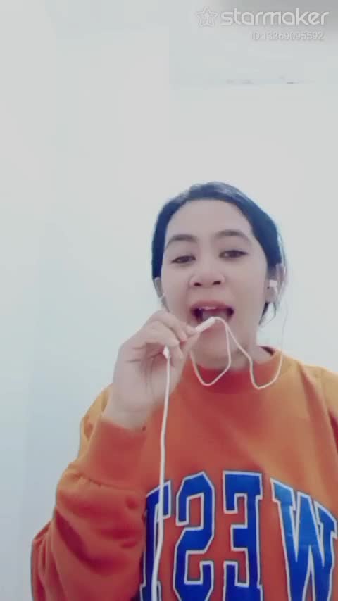 cover lagu ( Senandung hari raya untukmu by Siti Nurhaliza  ) teruntuk sahabat dan teman temanku ( Titik irianingsih  ) 