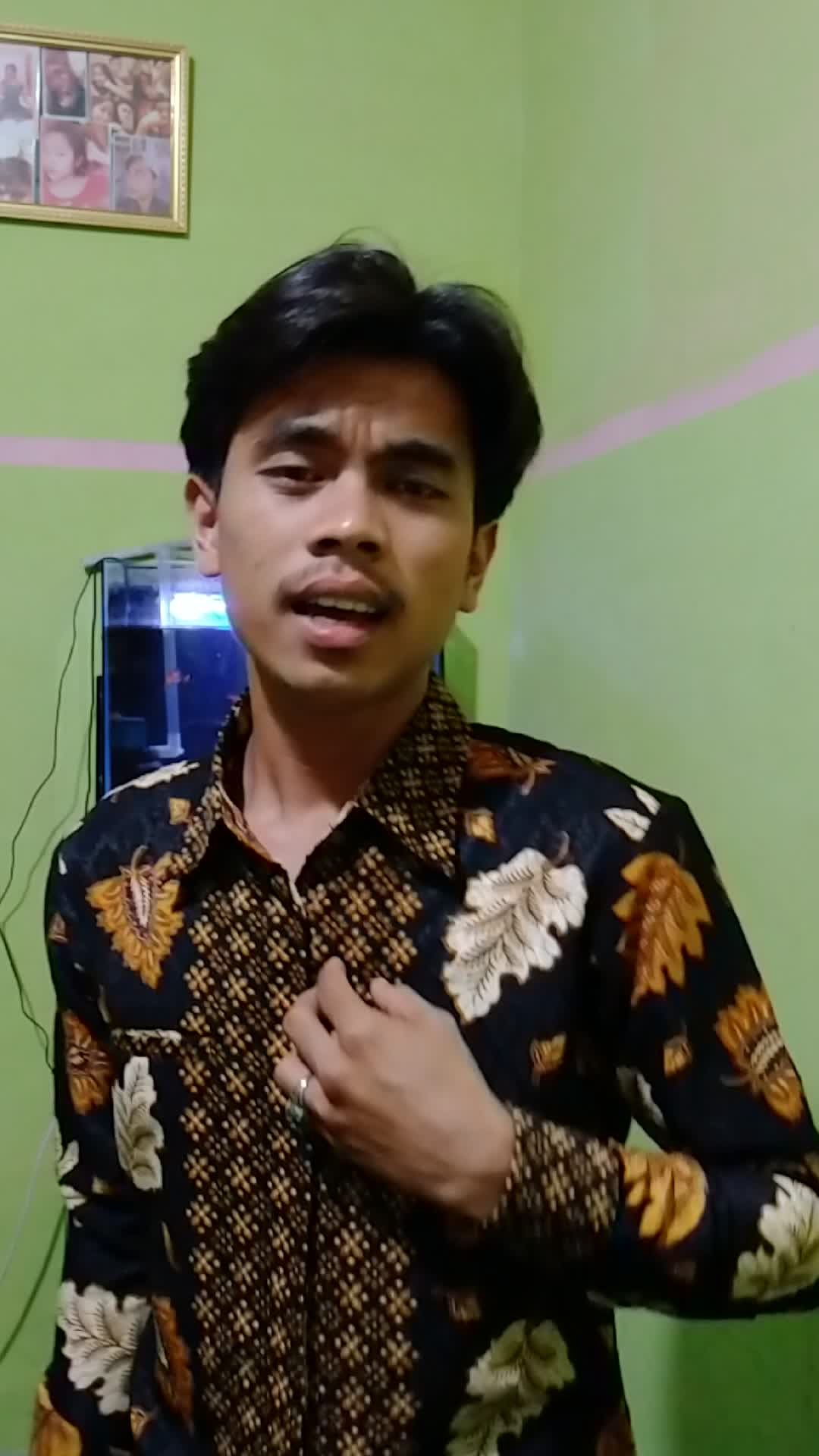 NAMA: EDO PRATAMA HASIBUAN ASAL: KOTA TANJUNG BALAI (SUMUT) UMUR: 21 TAHUN JUDUL LAGU: TIADA TARA (JIRAYUT) #ONLINEAUDITIONRISINGSTARDANGDUT