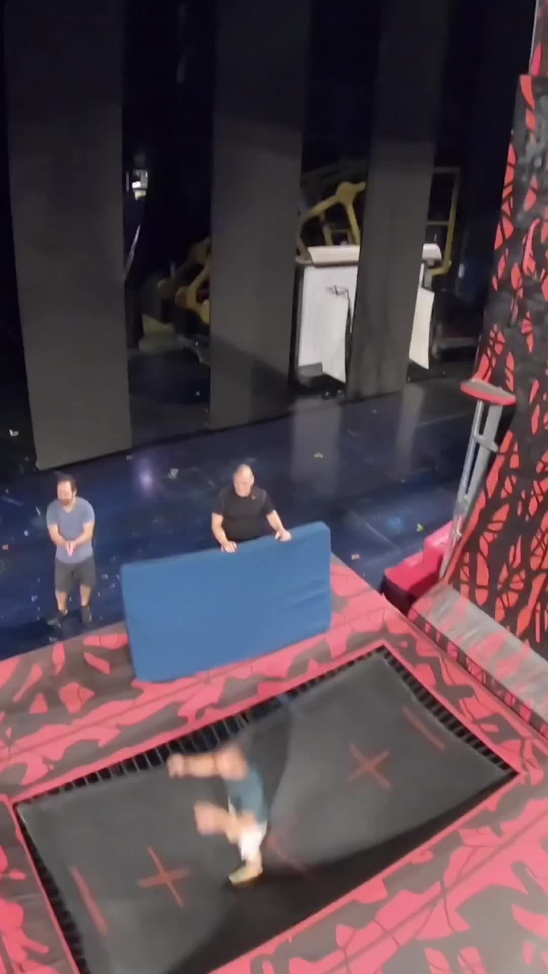 latihan pemain akrobat