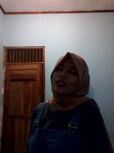 duhh poeeek 😅🙏 ulah dibully nya. maklum hp mahal hehehe. song : selalu milikmu by ikke nurjanah. #onlineauditionrisingstarindonesiadangdut
