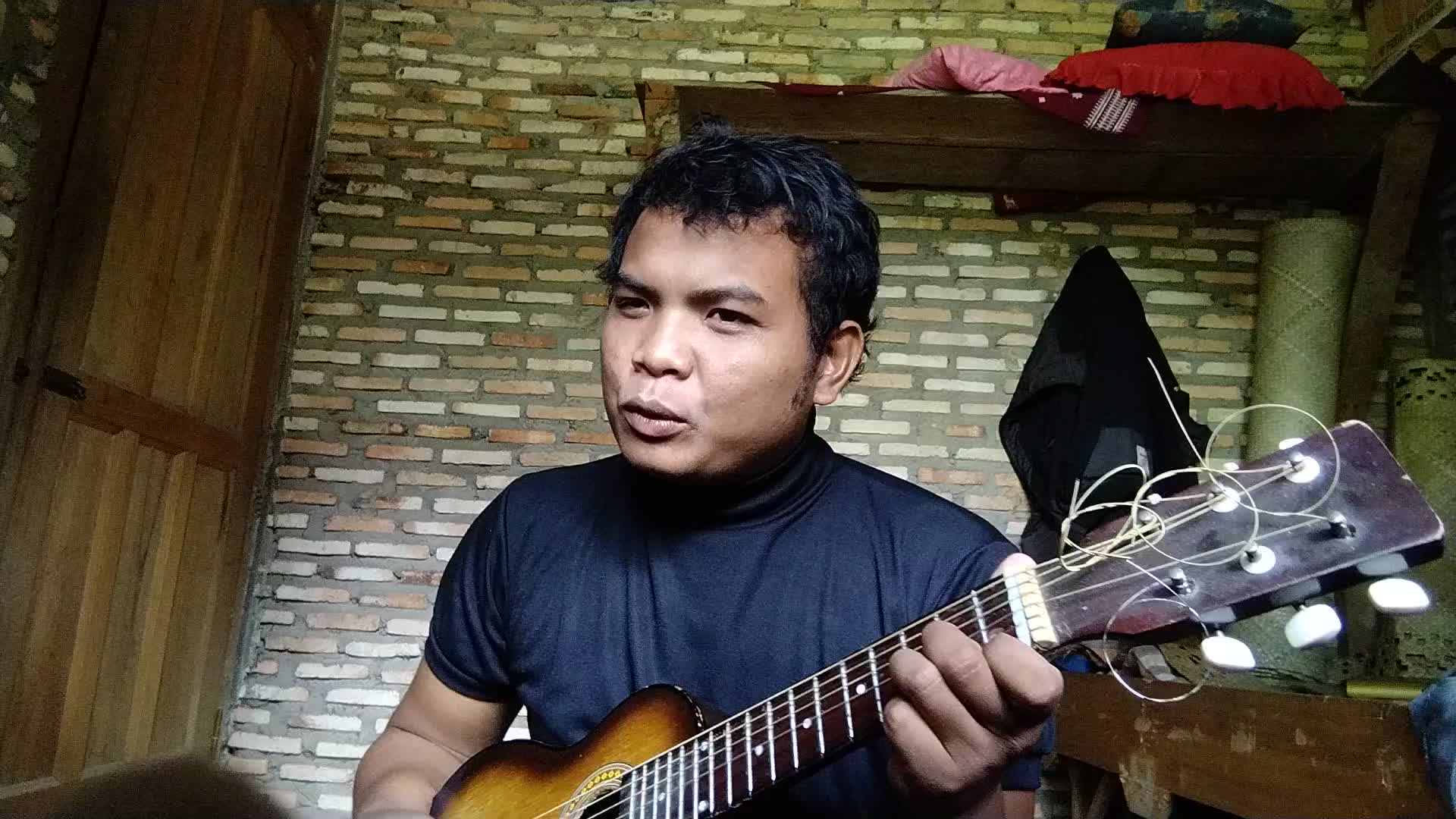 wahh,,Samson Juhari Harahap(samju)dari Medan asli Batak Tapsel yang tidak ganteng nyanyi lagu imam s Arifin?
