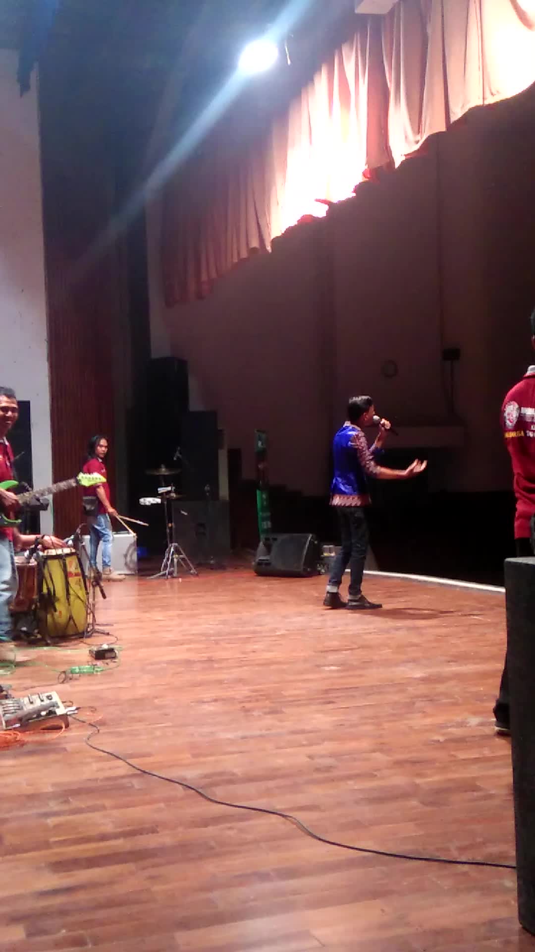 Hallo nama saya Dalhar Habibi, asal kota demak, judul lagu Masih adakah cinta ,Semoga terpilih Amiin... 