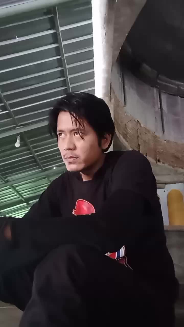 Pokoknya jgn pernah pinjem duit seratus Ama temen.itu bahaya tau gak?! kalo dua ratus gak apa2🗿