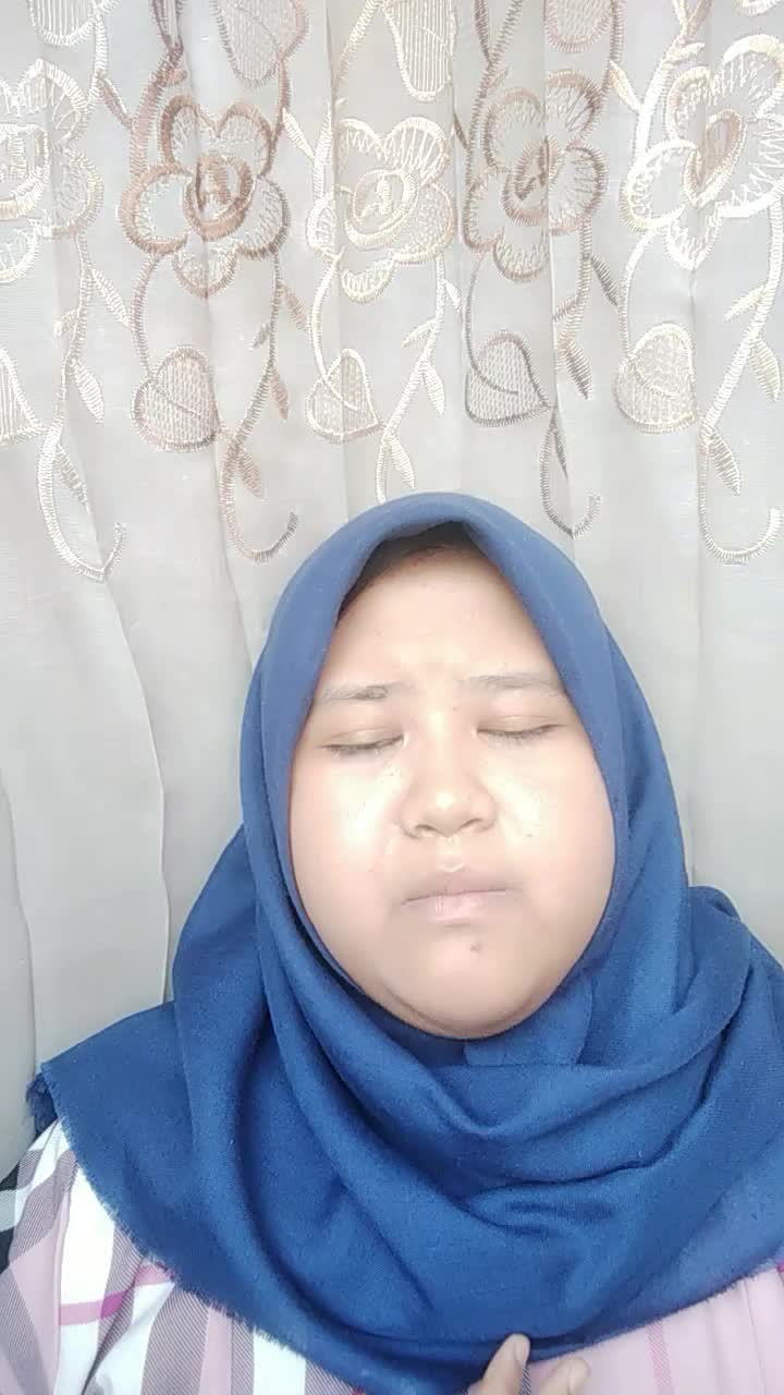 asalamualakum wb perkenal kan nama saya syafrina Nabila berasal dari Bukittinggi umur saya 15 th 