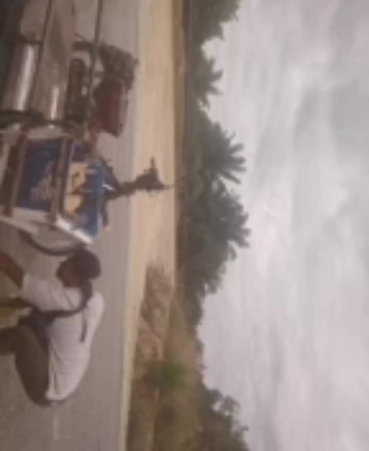 menirukan suara mandra lagi marah???