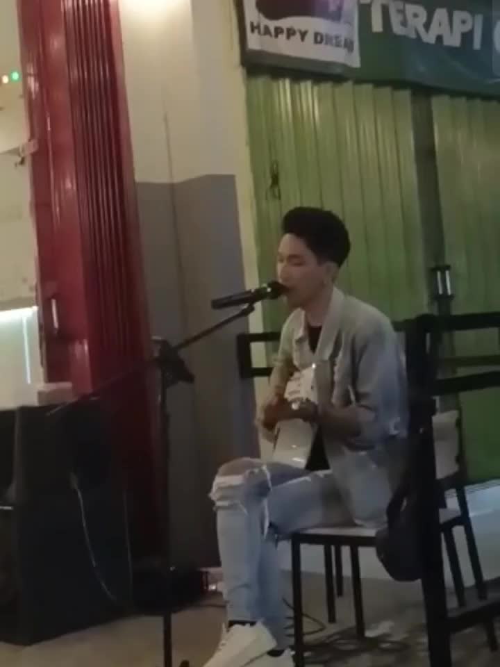 menunggu kamu-anji cover, moment ketika saya mengisi di salah satu cafe di jakarta 