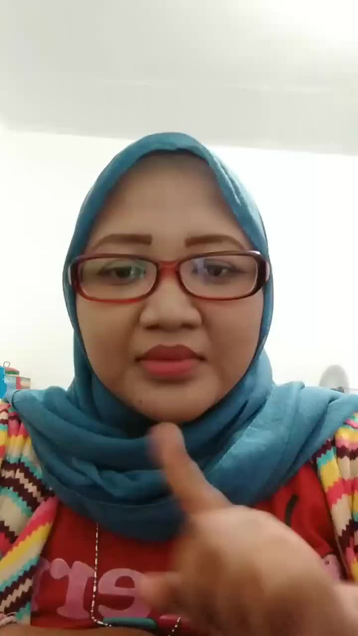 aduh Kiki.... diledekin Mulu ya sama Bulek Wiwik 😀😀😀.... vote saya ya gaessss....