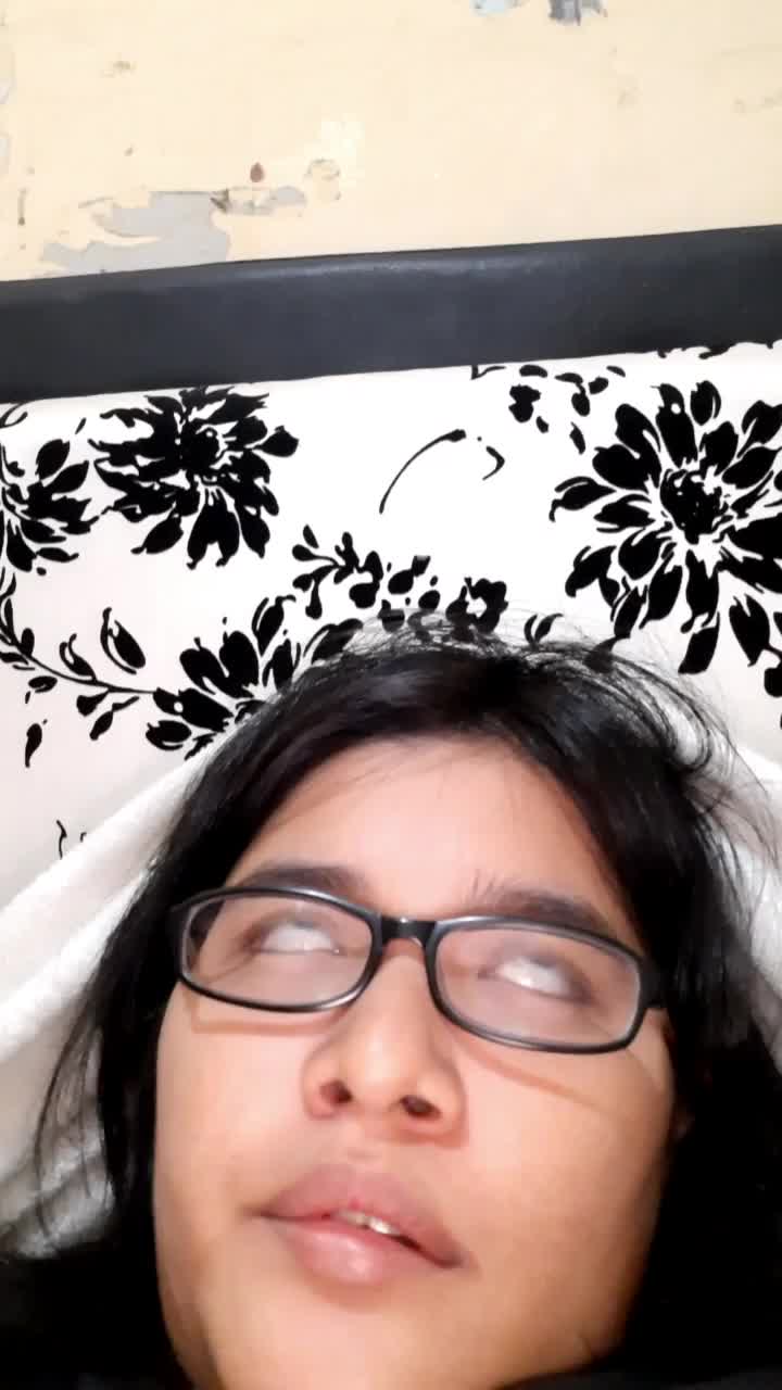 ealah. saltingnya ngupil