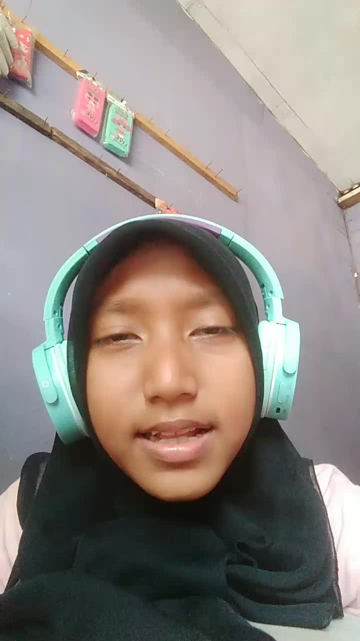 jangan lupa di #vote ya Allah semoga aku terpilih sebagai penyanyi terkenal amin..