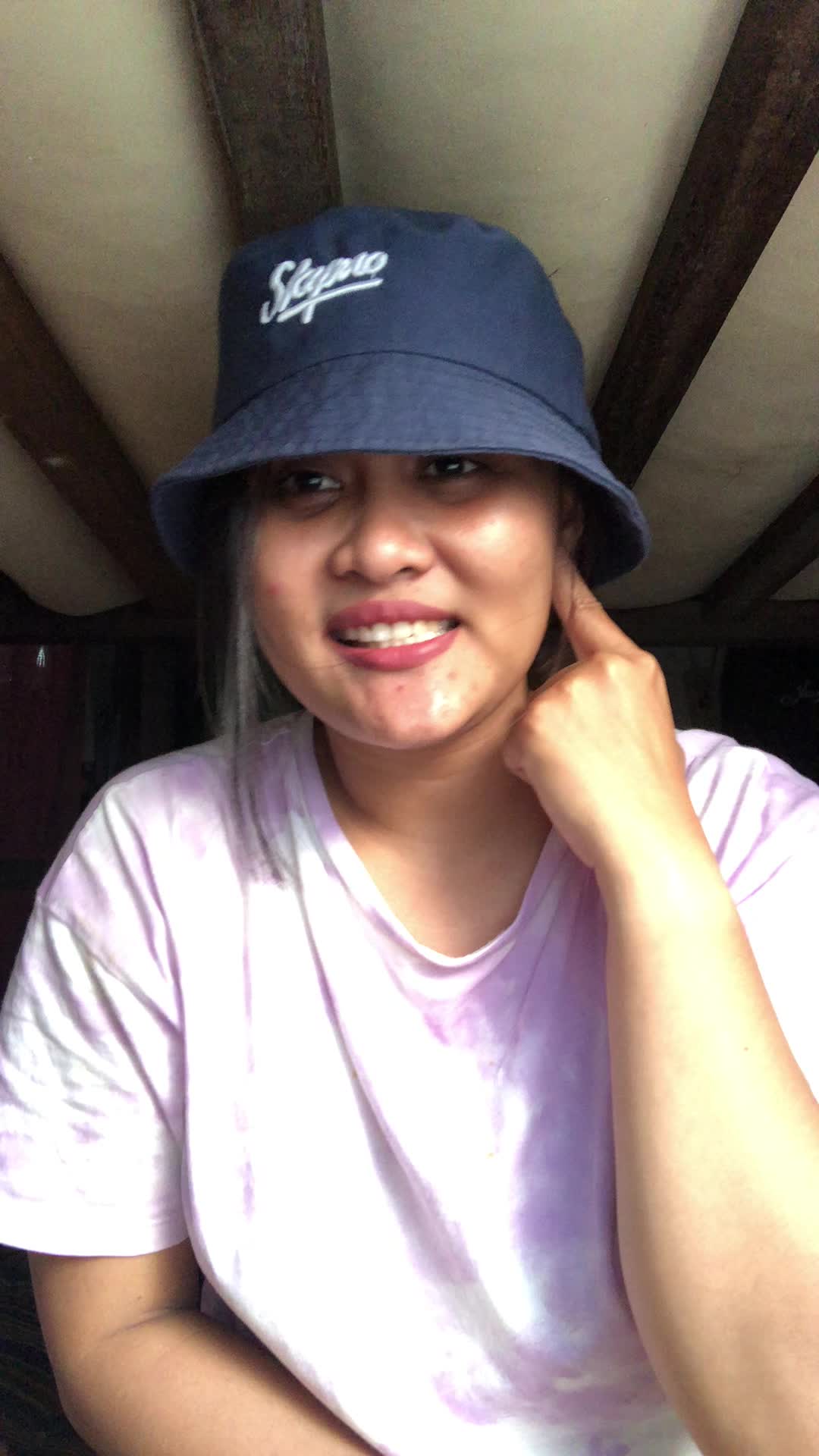 Nama : vivi debora
Umur : 23 th
Dari suaranaya 
Visi dan misinya bisa jadi berkat untuk banyak orang melalui suara saja 