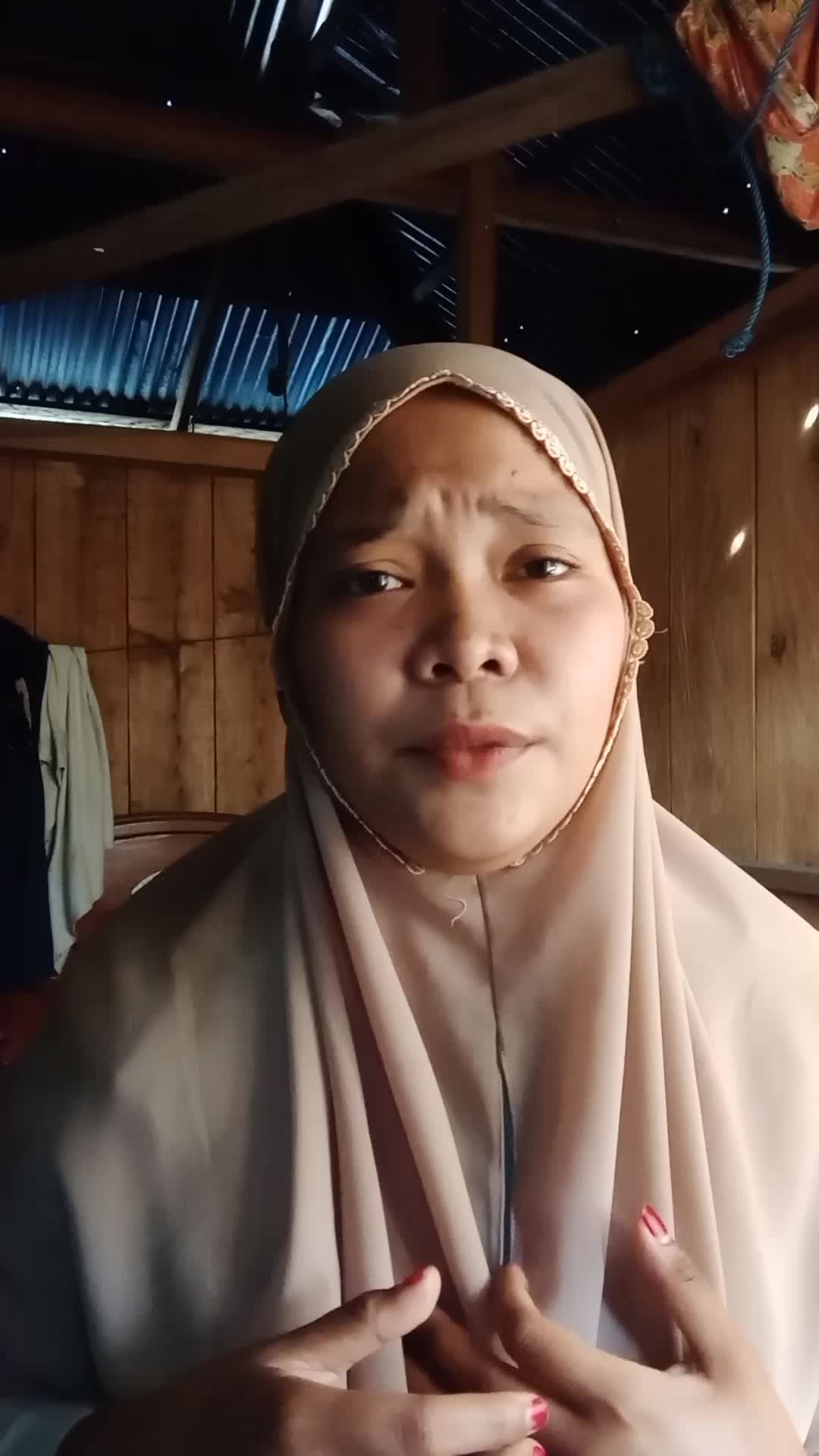 Nama:Suprianti|Asal:Palu Sulawesi tengah, Kec.mantikulore kel.kawatuna.desa UWENTUMBU|umur 19 tahun|Judul lagu: Cinta tak ber